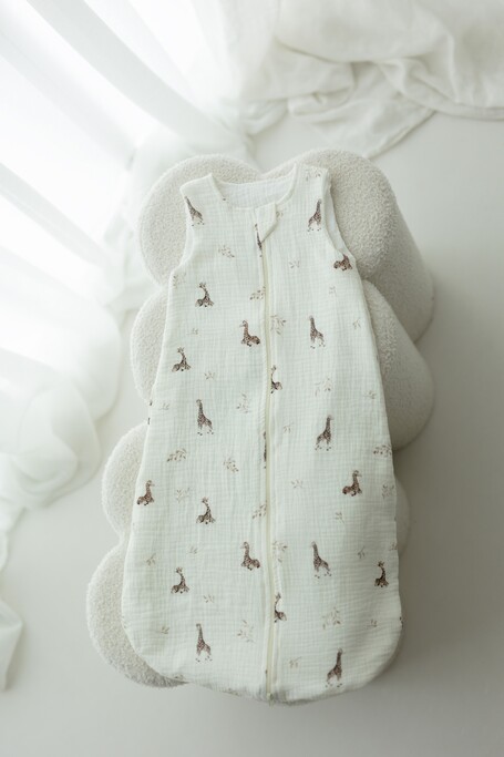 Organic cotton muslin baby sleeping bag 0 - 5 months 1.0 TOG - giraffes - MY MEMI