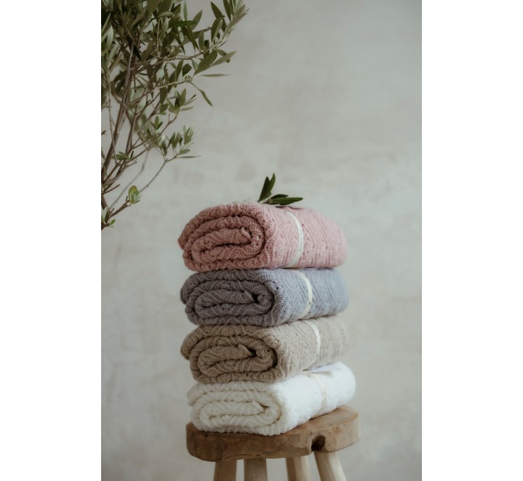 Kocyk ze 100% wełny merino powder pink Pearl - premium collection