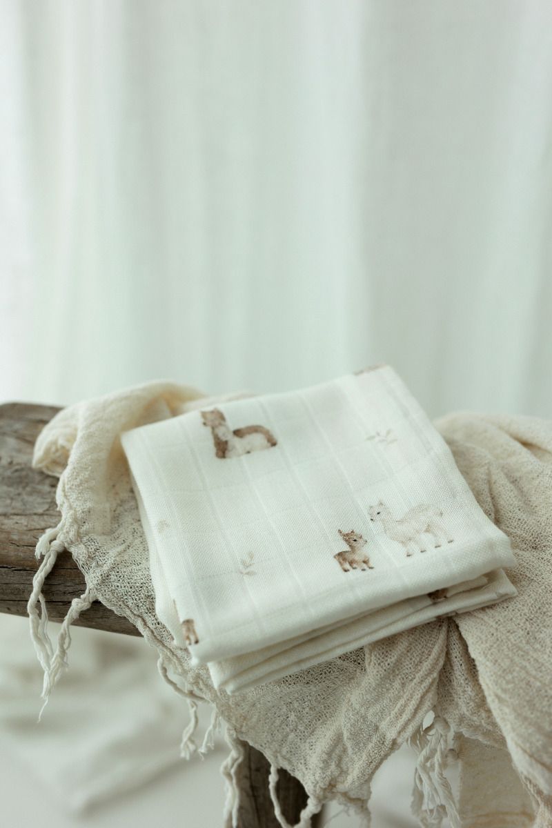 Bamboo muslin diaper 65x65 - alpacas