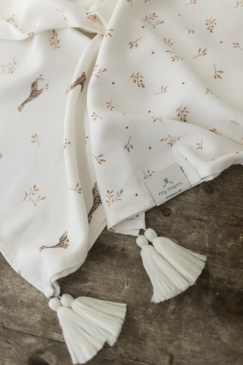Bamboo muslin swaddle 120x120 - giraffes - MY MEMI