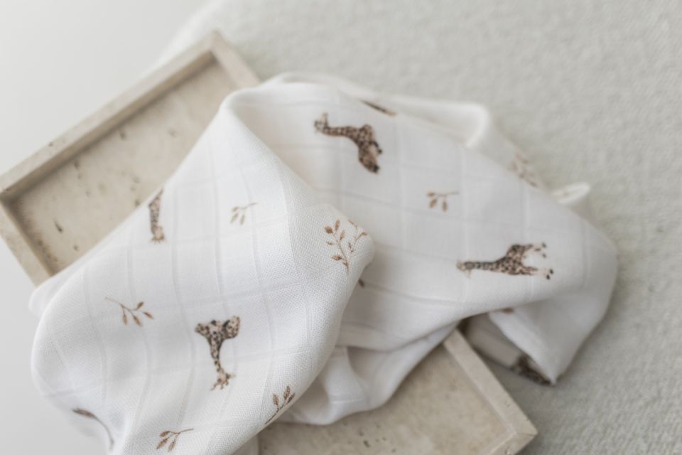 Bamboo muslin swaddle 120x120 - giraffes - MY MEMI