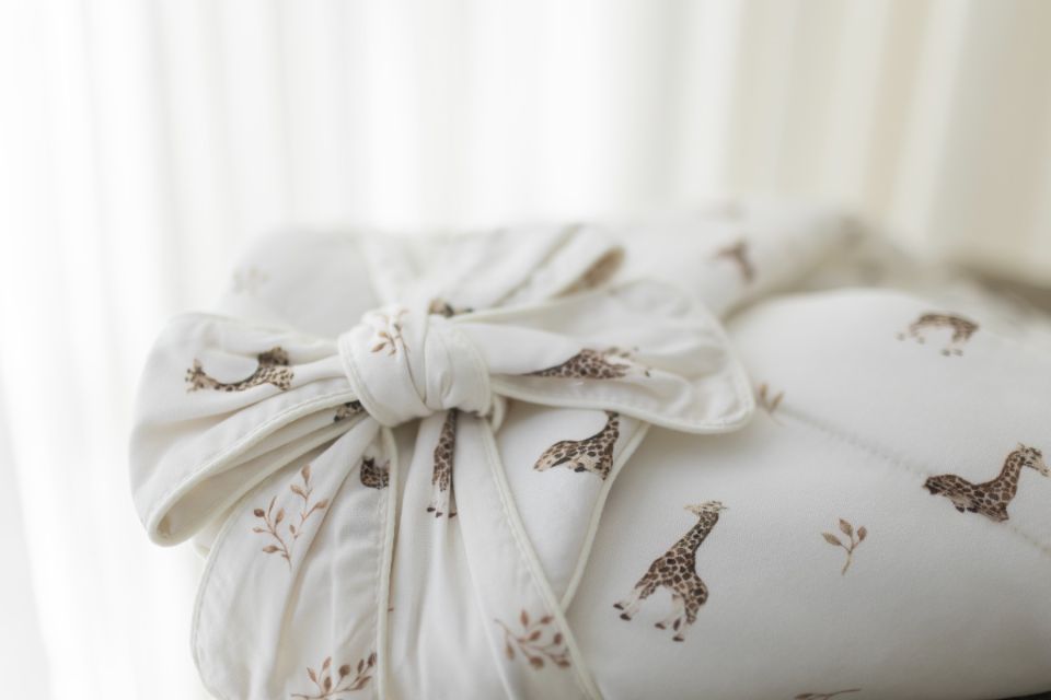 Bamboo muslin swaddle 120x120 - giraffes - MY MEMI