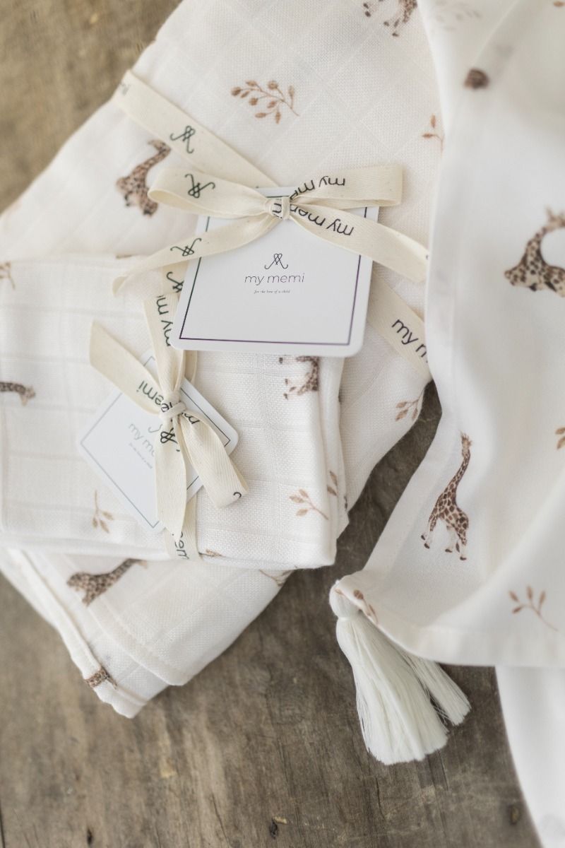 Bamboo muslin swaddle 120x120 - giraffes - MY MEMI