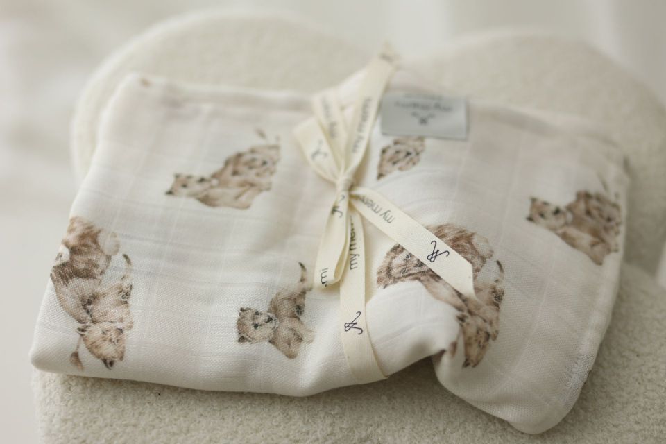 Bamboo muslin swaddle 120x120 - lions