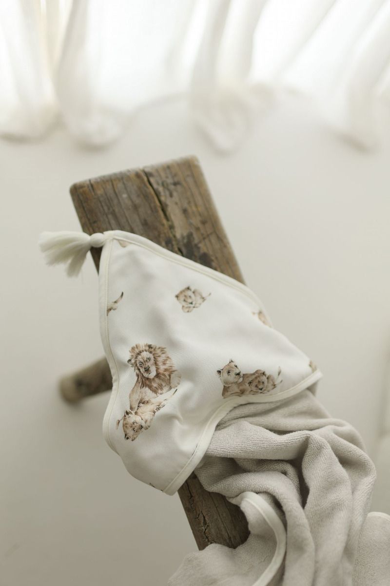 Bamboo muslin swaddle 120x120 - lions