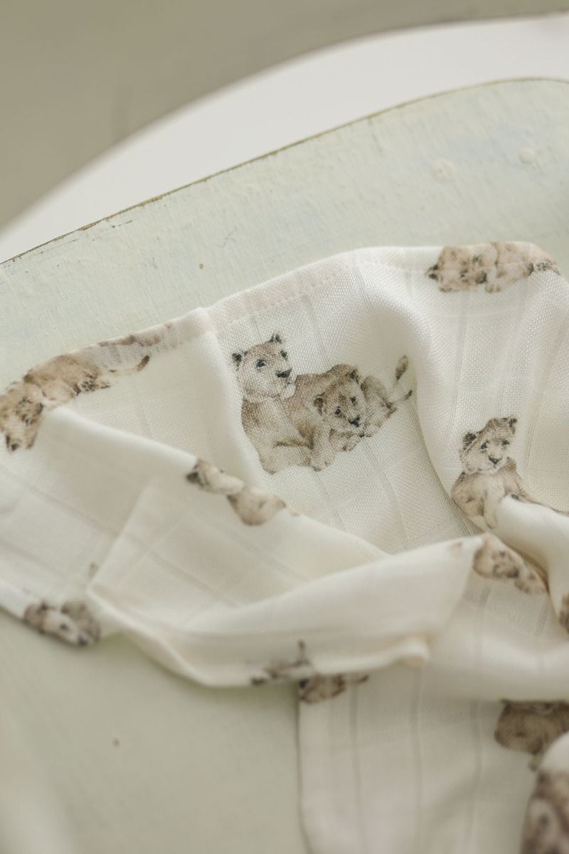 Bamboo muslin swaddle 120x120 - lions