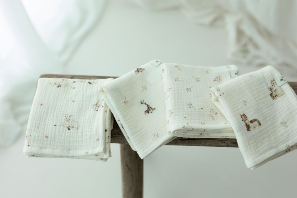 Organic cotton muslin diaper 60x65 - giraffes