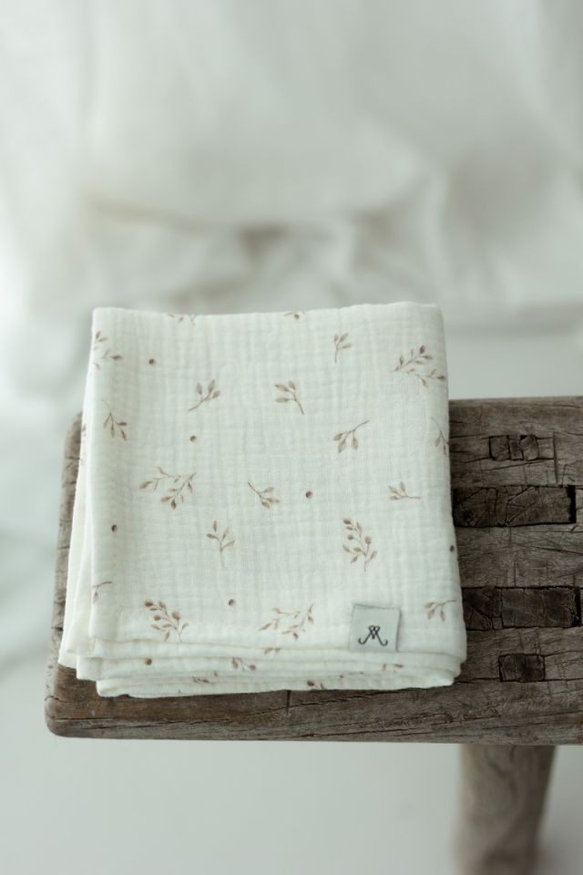 Organic cotton muslin swaddle 100x100 - twigs